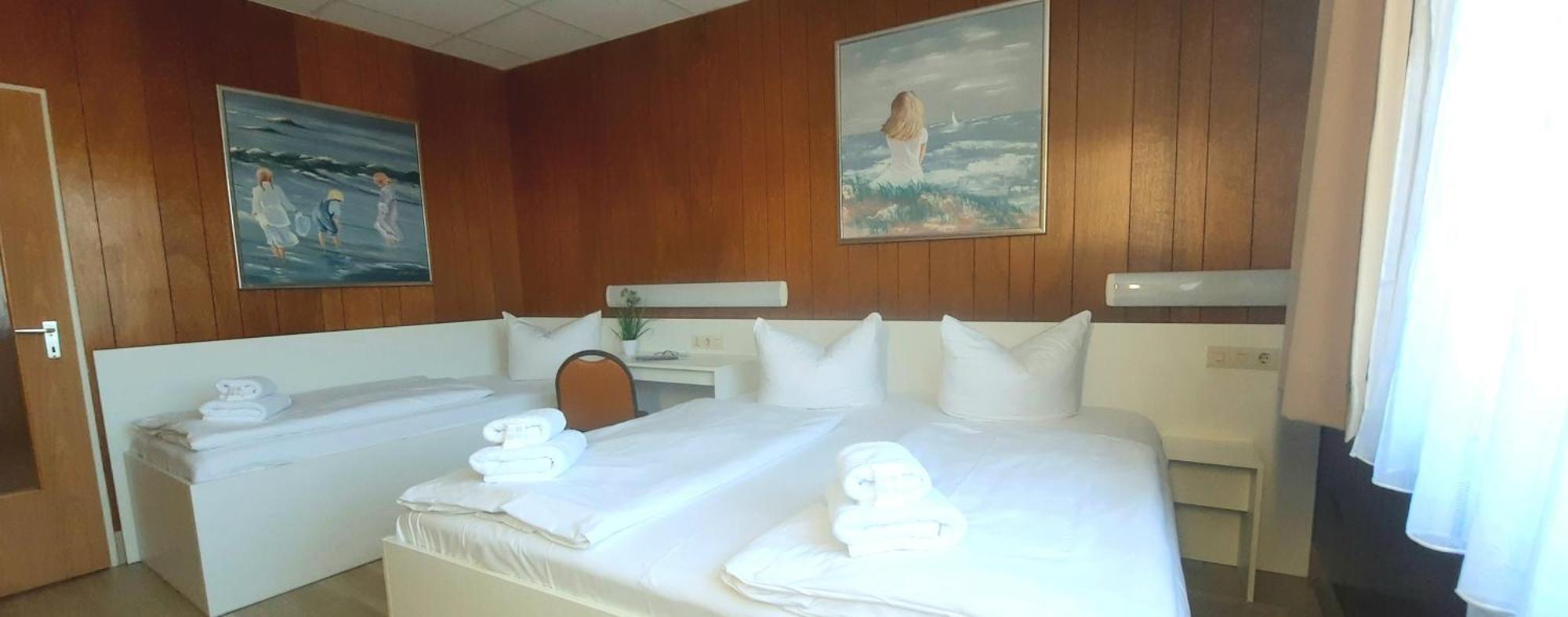 Family Room (2 Adults + 1 Child),1646329388:JPEG